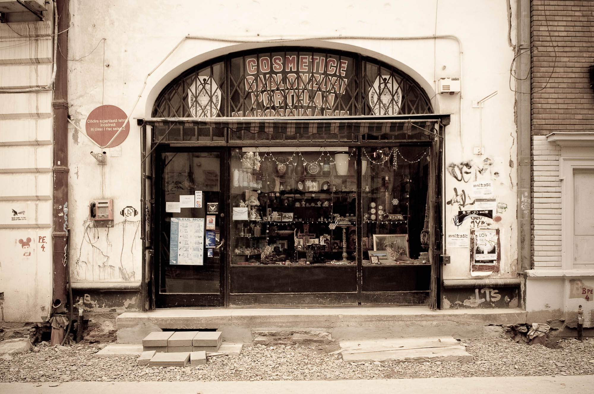 Bucharest decay 25
