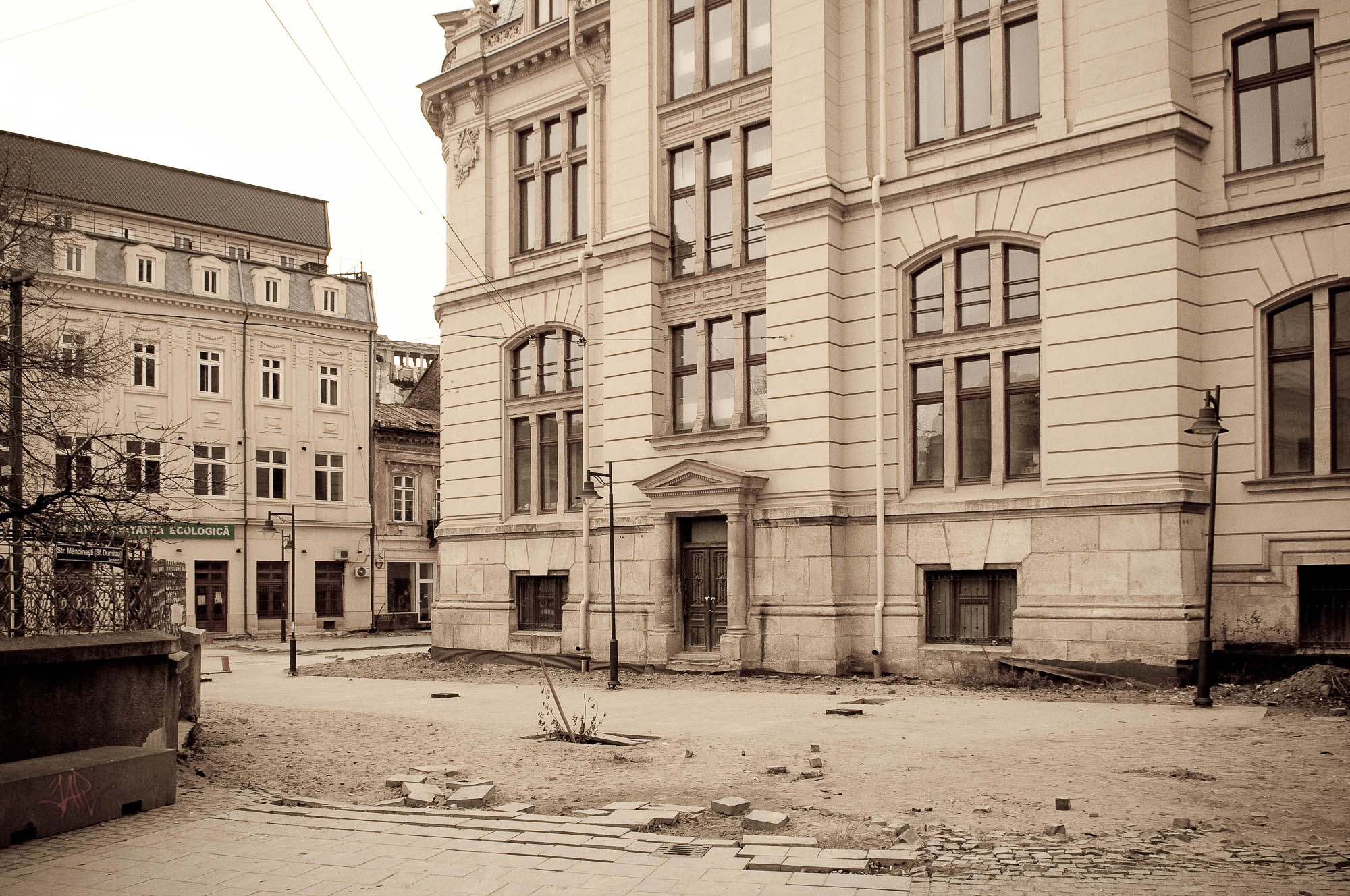 Bucharest decay 30
