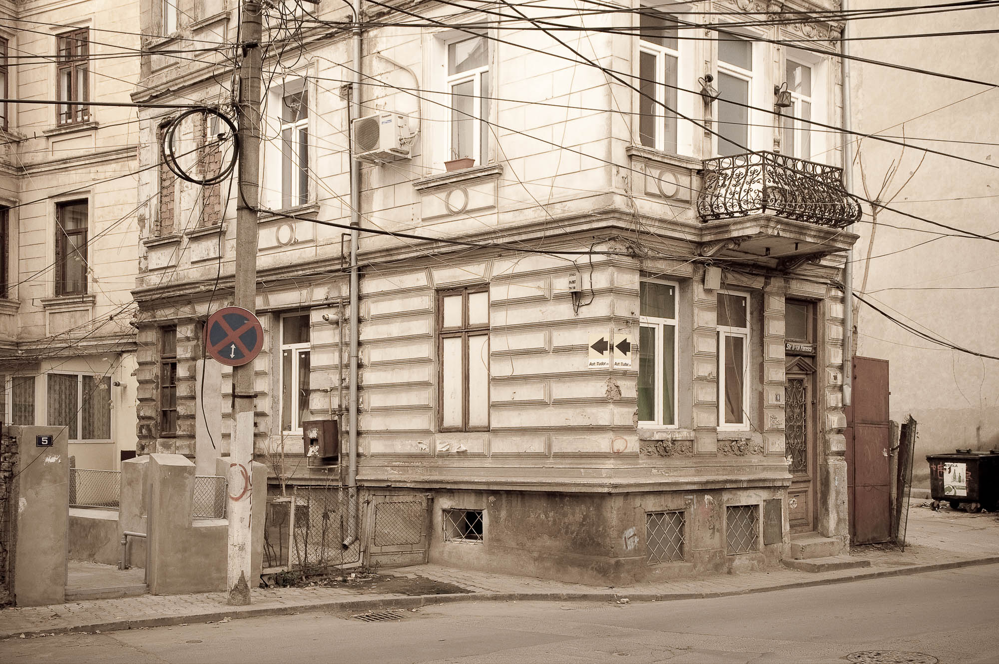 Bucharest decay 9