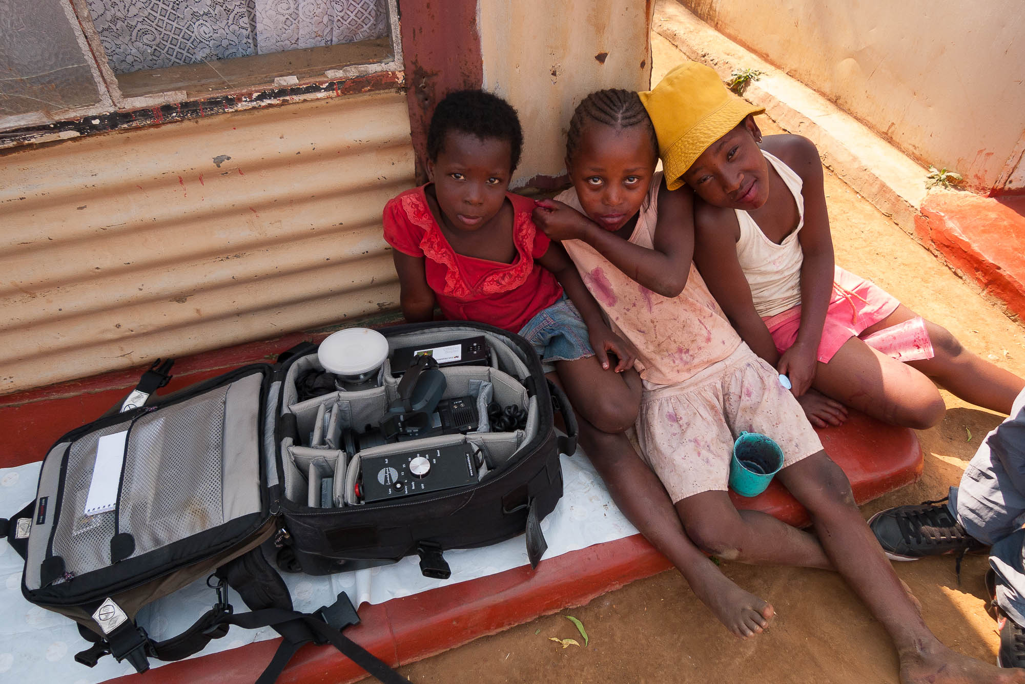 children are watching my bag